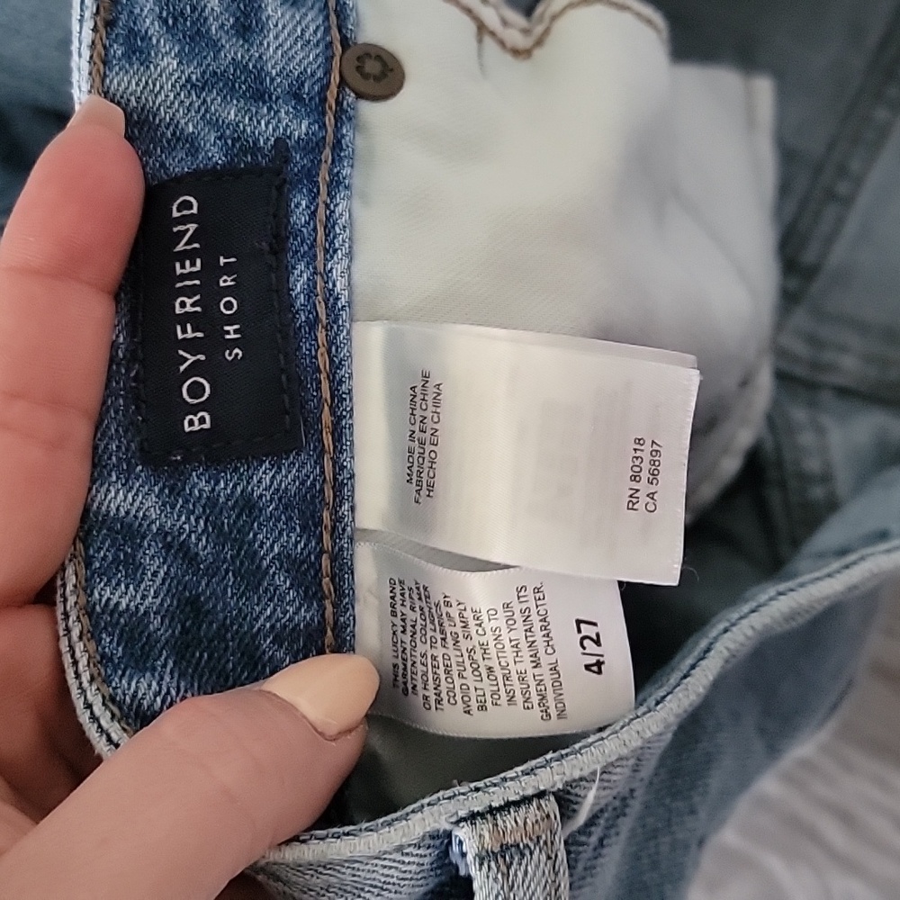 NWOT Lucky Brand Boyfriend Short, Distressed, Size 4/27 - Picture 3 of 6